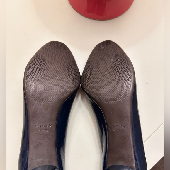 Like NEW! PRADA blue patent leather open toe heels. Peep toe. Size EU 40 9.5 - Picture 10 of 14